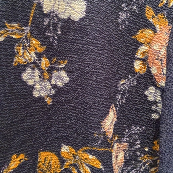 Women’s Floral Top - Picture 3 of 3